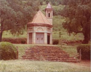 Piccola cappella costruita dai prigionieri di guerra italiani in Africa